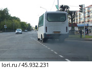 Belarus, Minsk - 02 june, 2022: There is a white bus that displays the number 4t on its back side. Редакционное фото, фотограф Аксенова Вера / Фотобанк Лори