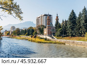 VLADIKAVKAZ, RUSSIA - 6 October 2024: Sunni mosque on the bank of the Terek River. Mukhtarov mosque. Редакционное фото, фотограф Ольга Сейфутдинова / Фотобанк Лори