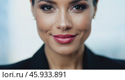 Businesswoman signaling for silence with a finger on her lips. Стоковое видео, видеограф Данил Руденко / Фотобанк Лори
