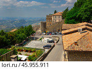 Landscape with roofs of houses in small tuscan town in province (2014 год). Редакционное фото, фотограф Олег Жуков / Фотобанк Лори