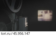 Old projector showing film. Стоковое видео, видеограф Михаил Коханчиков / Фотобанк Лори