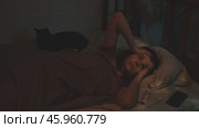 Young woman suffering from insomnia and headache lying in bed at night. Стоковое видео, видеограф Маргарита Кирьякова / Фотобанк Лори