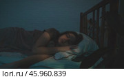 Insomnia. Woman sleeps restlessly at night. Стоковое видео, видеограф Маргарита Кирьякова / Фотобанк Лори