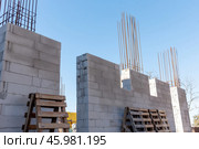 Construction site, residential building build, metal armature concrete structure. Стоковое фото, фотограф Spirit River / Фотобанк Лори