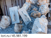 Construction outer wall stone and concrete, build tools plaster lie on surface. Стоковое фото, фотограф Spirit River / Фотобанк Лори
