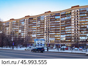 Старый мнгоквартирный дом. Город Тюмень. Улица Республики, дом 92. Редакционное фото, фотограф Александр Тараканов / Фотобанк Лори
