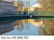 Река Мойка, Краснофлотский мост - вид с Поцелуева моста. Санкт-Петербург (2018 год). Стоковое фото, фотограф Александр Алексеев / Фотобанк Лори