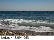 Набегающая на галечный пляж волна, Средиземное море, Турция. Стоковое фото, фотограф Оксана Шведкова / Фотобанк Лори