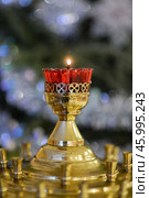 Lampada on a candlestick in an Orthodox church. Редакционное фото, фотограф Анна Никонорова / Фотобанк Лори