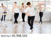 Young guy participating in group ballet class in choreography studio. Стоковое фото, фотограф Яков Филимонов / Фотобанк Лори
