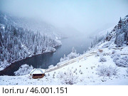 Высокогорное озеро Нижний Кольсай ночью во время снегопада. Алматинская область. Республики Казахстан. Стоковое фото, фотограф Александр Тараканов / Фотобанк Лори
