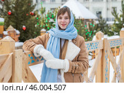 Russian beauty - young beautiful woman in a traditional headscarf. Стоковое фото, фотограф Андрей Аркуша / Фотобанк Лори