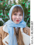 Russian beauty - young beautiful woman in a traditional headscarf. Стоковое фото, фотограф Андрей Аркуша / Фотобанк Лори