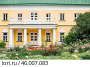 Moscow region, Leninskie Gorki, June 23, 2024. The Lenin Historical Museum-Reserve "Gorki" is the museum of V. I. Lenin, where the Soviet leader died in 1924. Architecture of the park on a summer day. Редакционное фото, фотограф Photojuli / Фотобанк Лори