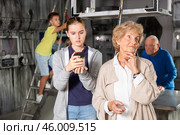 Teenager granddaughter, together with her grandmother, unravel another secret in quest room. Стоковое фото, фотограф Яков Филимонов / Фотобанк Лори