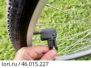 Dual head bicycle pump nozzle adapter for hose , schrader or presta valve convertor for bike tire air pump. Стоковое фото, фотограф Владимир Григорьев / Фотобанк Лори