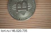 Bitcoin spinning Coin Placed on a Wooden Surface, Digital Ass et Revolution. Стоковое видео, видеограф Степанов Григорий / Фотобанк Лори
