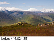 Осень в горах. Республика Саха (Якутия), Оймяконский район. Стоковое фото, фотограф Павел Просянов / Фотобанк Лори