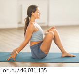 Young woman practicing vinyasa yoga in studio. Стоковое фото, фотограф Яков Филимонов / Фотобанк Лори