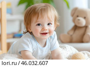 Веселый маленький ребенок на фоне плюшевого медведя. Стоковое AI-изображение, AI-художник Щеголева Ольга / Фотобанк Лори