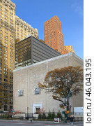 Hugh L. Carey Tunnel (Brooklyn–Battery Tunnel), tolled tunnel in New York City. Granite-faced monumental ventilation building on Manhattan side. Стоковое фото, фотограф Валерия Попова / Фотобанк Лори