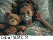 Молодая девочка на больничной койке с кислородной маской прижимает к себе плюшевого мишку. Стоковое AI-изображение, AI-художник Anna Leeva / Фотобанк Лори