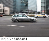 Old BMW 5 Series E39 Touring car drive on urban highway. Редакционное фото, фотограф Константин Григорьев / Фотобанк Лори