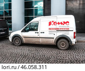 Автомобиль службы доставки компании "Комус". Гипермаркет для офиса и дома. Редакционное фото, фотограф Константин Григорьев / Фотобанк Лори
