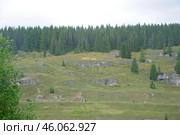 Урал. Вид на надпись "счастье здесь" в поселке Усьва. (2021 год). Стоковое фото, фотограф Рябков Александр / Фотобанк Лори