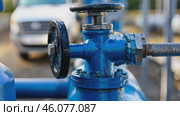 Water pipes and pressure control industrial system. Blue closing valve on water pump station. Gray Pipeline with tanks for supply of high-pressure aqua. Big Valve in a steam heating system. Plumbing. Стоковое AI-видео, аниматор Марина Демидюк / Фотобанк Лори