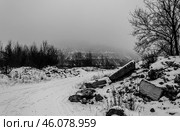 A waste heap in Ukraine, accumulation of waste from depleted soil rocks, environmental pollution (2018 год). Стоковое фото, фотограф Иван Грушевич / Фотобанк Лори