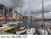 old port in Honfleur, France (2016 год). Стоковое фото, фотограф Boris Breytman / Фотобанк Лори