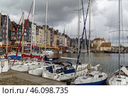 old port in Honfleur, France (2016 год). Стоковое фото, фотограф Boris Breytman / Фотобанк Лори