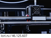 3d printer with bright red filament. Стоковое фото, фотограф Сергей Толмачёв / Фотобанк Лори