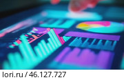 Person is pointing at a graph on a computer screen. Стоковое AI-видео, аниматор Sergey Grishin / Фотобанк Лори
