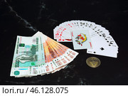 Игральные карты колода карт деньги пачка купюры 5000 рублей 1000 рублей монета джокер playing cards deck of cards money bills coin joker. Стоковое фото, фотограф Константин Козлов / Фотобанк Лори