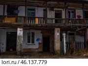 Многоквартирный дом с галерейной планировкой. Редакционное фото, фотограф Илья Старков / Фотобанк Лори