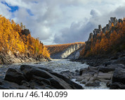 Суровый северный водный и небесный пейзаж на берегах северной реки. Стоковое фото, фотограф Олег Елагин / Фотобанк Лори