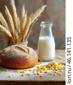 Fresh bread and fresh milk. November 19 is Fresh Bread Smell Day. Стоковое фото, фотограф Сергей Елизарьев / Фотобанк Лори