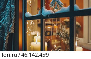 Cozy Winter Scene. Snow and a Candlelit Window, Embracing the Serenity of Season. Warm, inviting window view with Christmas lights. Snowflakes and flickering candles, perfect for winter imagery. Стоковое AI-видео, аниматор Марина Демидюк / Фотобанк Лори