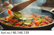 Steaming grilled vegetables, carrot, green bean, broccoli, pepper dish. Sizzling hot plate of stir fry colorful veggie mix. Frying pan with healthy food meal. Ratatouille with smoke steam preparation. Стоковое AI-видео, аниматор Марина Демидюк / Фотобанк Лори