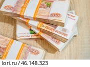 Paper rubles on the table. Стоковое фото, фотограф Дмитрий Коростылев / Фотобанк Лори