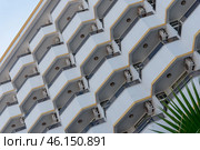 Identical semicircular balconies on the facade of a building in southern Turkey (2022 год). Стоковое фото, фотограф Светлана Султанаева / Фотобанк Лори