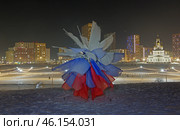 Трехметровые гвоздики в цветах Российского флага. Преображенский парк, Академический район, Екатеринбург. Редакционное фото, фотограф Алексей Иванов / Фотобанк Лори