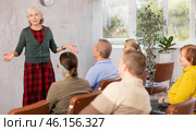 Elderly woman giving lecture to group of older adults. Стоковое фото, фотограф Яков Филимонов / Фотобанк Лори