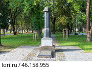 Памятник Леону Поземскому в сквере Павших борцов. Псков (2019 год). Редакционное фото, фотограф Александр Щепин / Фотобанк Лори