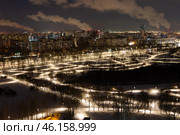 Санкт-Петербург. Зимний ночной вид на парк Городов-Героев (старое название - Пулковский парк) (2023 год). Редакционное фото, фотограф Сергей Крамарев / Фотобанк Лори