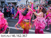 Carnival parade in streets of Lisbon by artistic collective Clandestine Colombina (2024 год). Редакционное фото, фотограф Дмитрий Рухленко / Фотобанк Лори