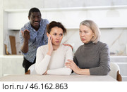 Elderly woman calms down woman during quarrel with man. Стоковое фото, фотограф Яков Филимонов / Фотобанк Лори