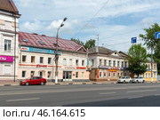 Старые двухэтажные дома. Улица Советская, 49. Тверь (2022 год). Редакционное фото, фотограф Александр Щепин / Фотобанк Лори